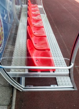 Spielerkabine Exklusiv vollverschweißt, Breite 2,50m, 5 Sitze